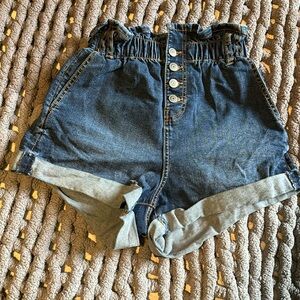 Ruffled Jean shorts.